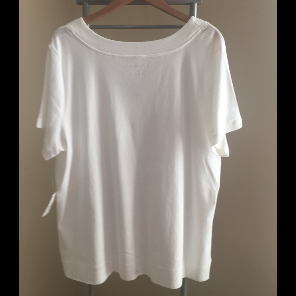 NWT Women’s Plus Size V-Neck Short Sleeve Tee - Picture 2 of 4